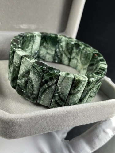 6AAA級綠龍晶手排