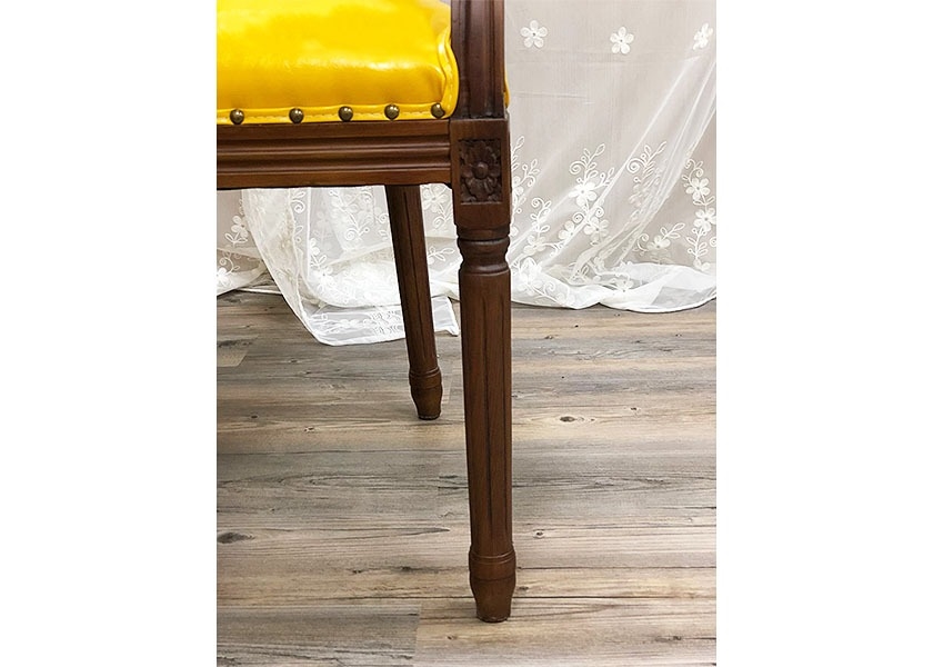 橡木主人扶手椅-黃色長頸鹿