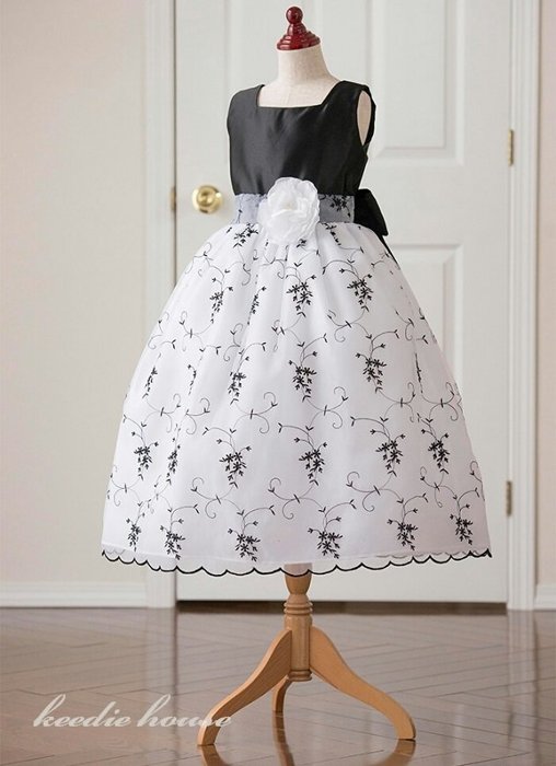 Keedie house兒童禮服出租/攝影造型禮服/表演/造型/演奏會/蘭妮亞刺繡紗裙禮服150~
