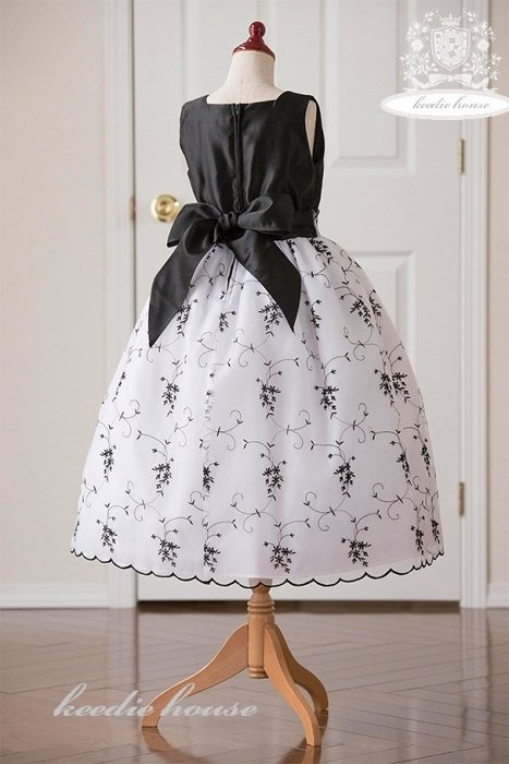 Keedie house兒童禮服出租/攝影造型禮服/表演/造型/演奏會/蘭妮亞刺繡紗裙禮服150~