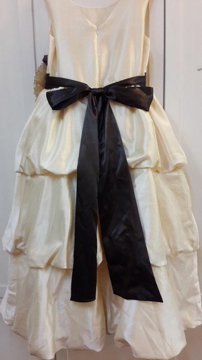 Keedie house兒童禮服出租/攝影造型/表演/演奏會~米白緞面玫瑰手工花大童禮服160