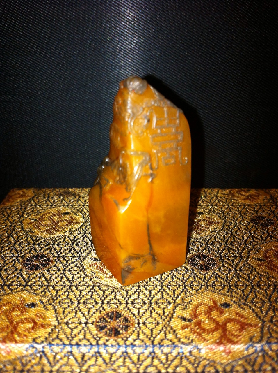 田黃烏鴉皮印章